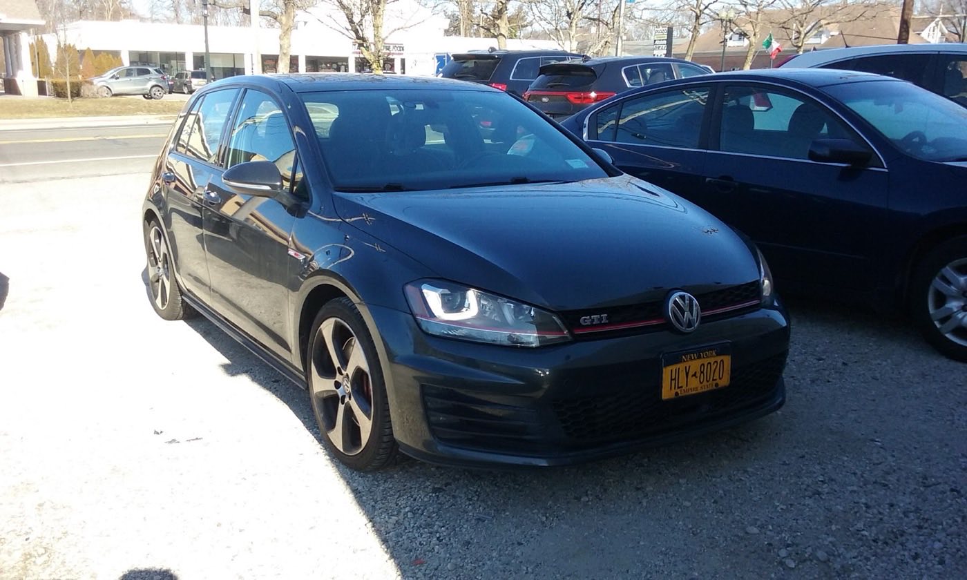 Lee's Auto Body & Glass in East Islip, New York